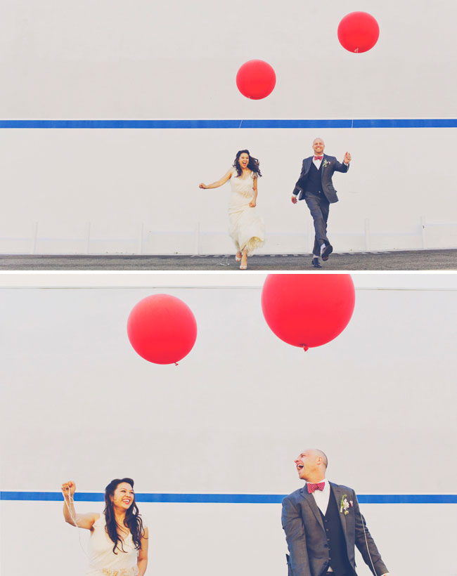 red balloon wedding couple
