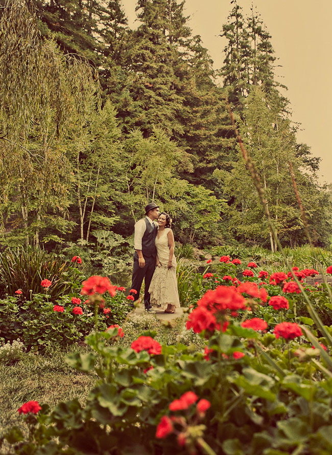 1920 39s inspired wedding photos bride and groom in field of red flowers