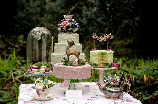 зеленый и розовый торт стол